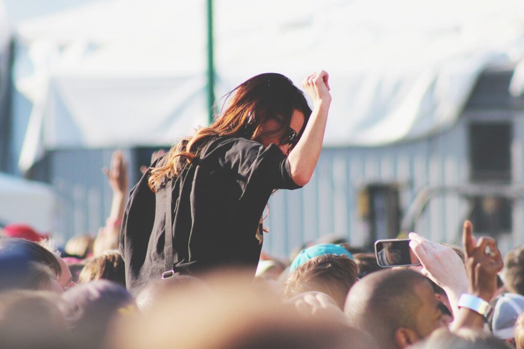 concert, girl, dancing