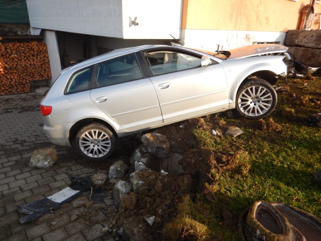 Beim Unfall wurde die Autofahrerin leicht verletzt. (Bild: Kantonspolizei Thurgau)