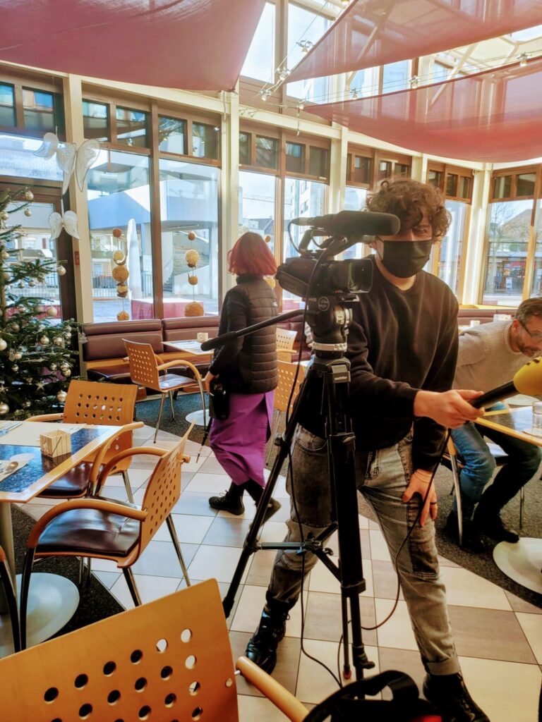 Tele-Top bei den Aufbauarbeiten zum Filmbeitrag «Usem gliiche Teig gmacht» 