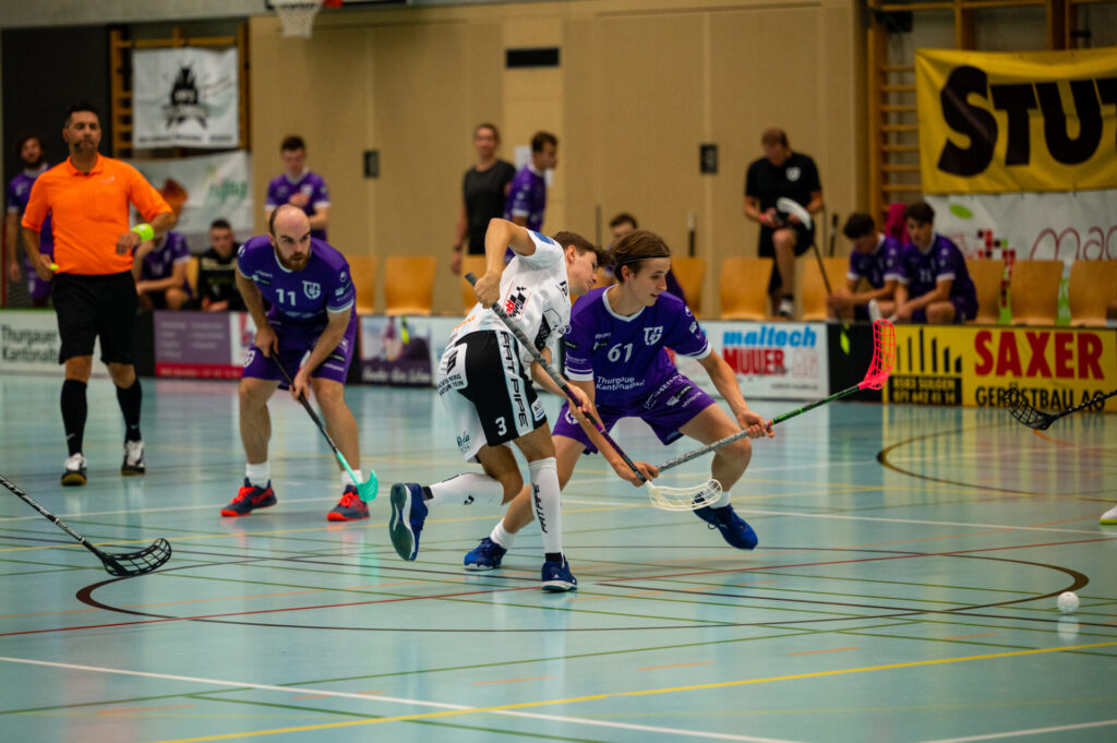 Oliver Wiedmer (Nr. 61) und Thomas Haag (Nr. 11) im Spiel vom September 2021 gegen den UHC Grünenmatt (Foto Archiv: Floorball Thurgau, Pascal Affentranger)
