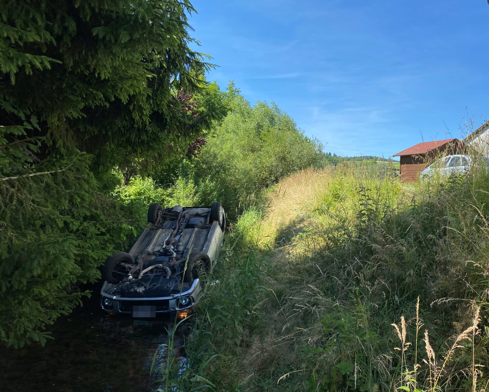 220614 Affeltrangen SU Die Autofahrerin blieb beim Unfall unverletzt. (Bild: Kantonspolizei Thurgau)