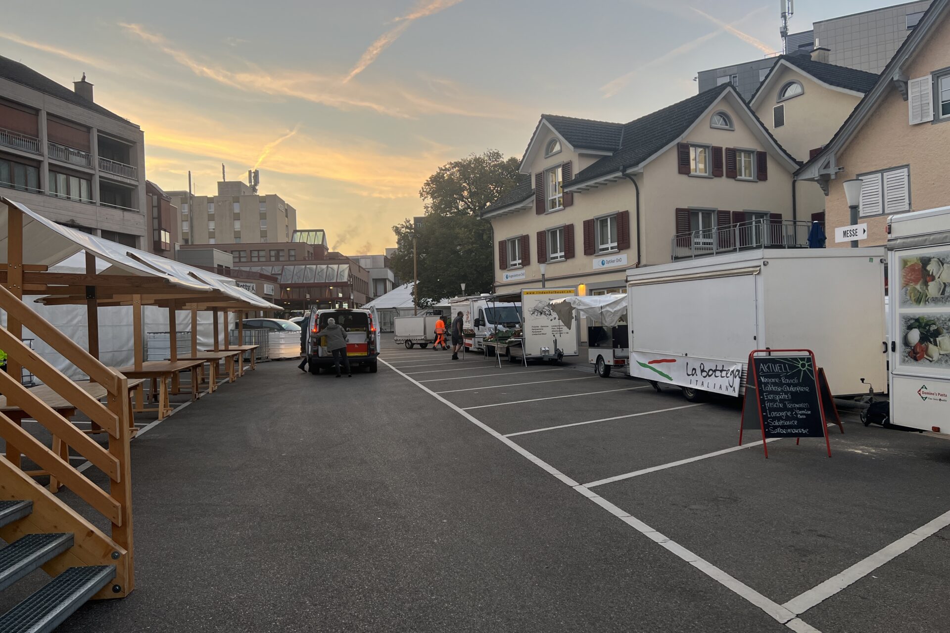 Wochenmarkt Aufbau September 2022 WEGA Weinfelden Wyfelder 04