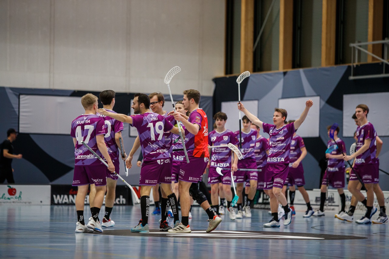 Die Thurgauer freuen sich über die Reaktion im Powerplay zum erneuten Führungstreffer in Chur