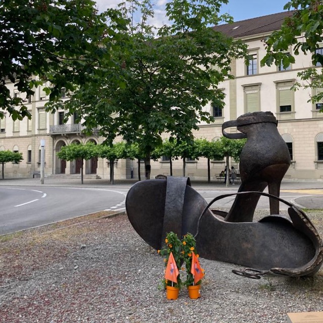Die Mitte Frauen Kanton Thurgau und St. Gallen machen mit Blumen-Aktion auf den Klimawandel aufmerksam