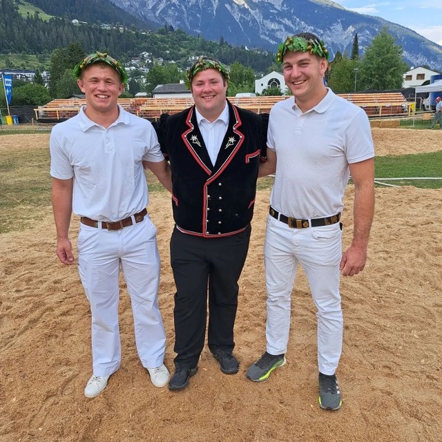 Erfolgreiche Teilnahme am Bündner-Glarner Kantonalschwingfest in Flims Domenic Schneider holt 2. Platz, Lars Hugelshofer sichert sich ersten Saisonkranz