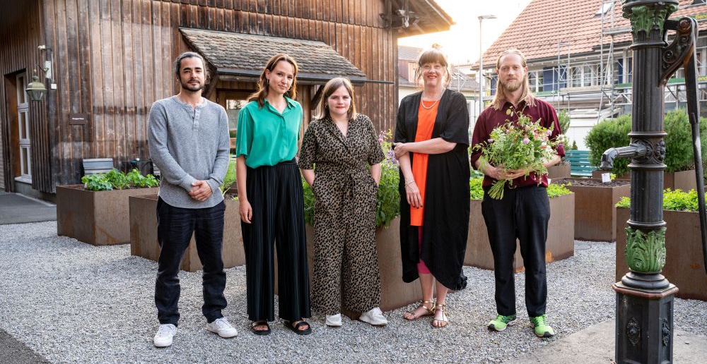 Sie erhielten Förderbeiträge (von links)- Fabian Kimoto, Liv Burkhard, Julia Trachsel, Ariane Andereggen und Ray Hegelbach. Auf dem Foto fehlt Rahel Kraft. Bild Balz Kubli