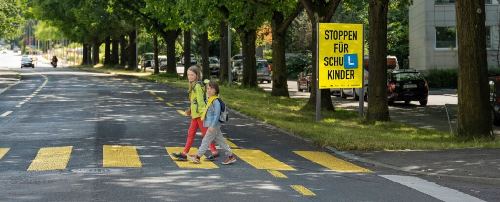 Schulweg Fussgangerstreifen_de