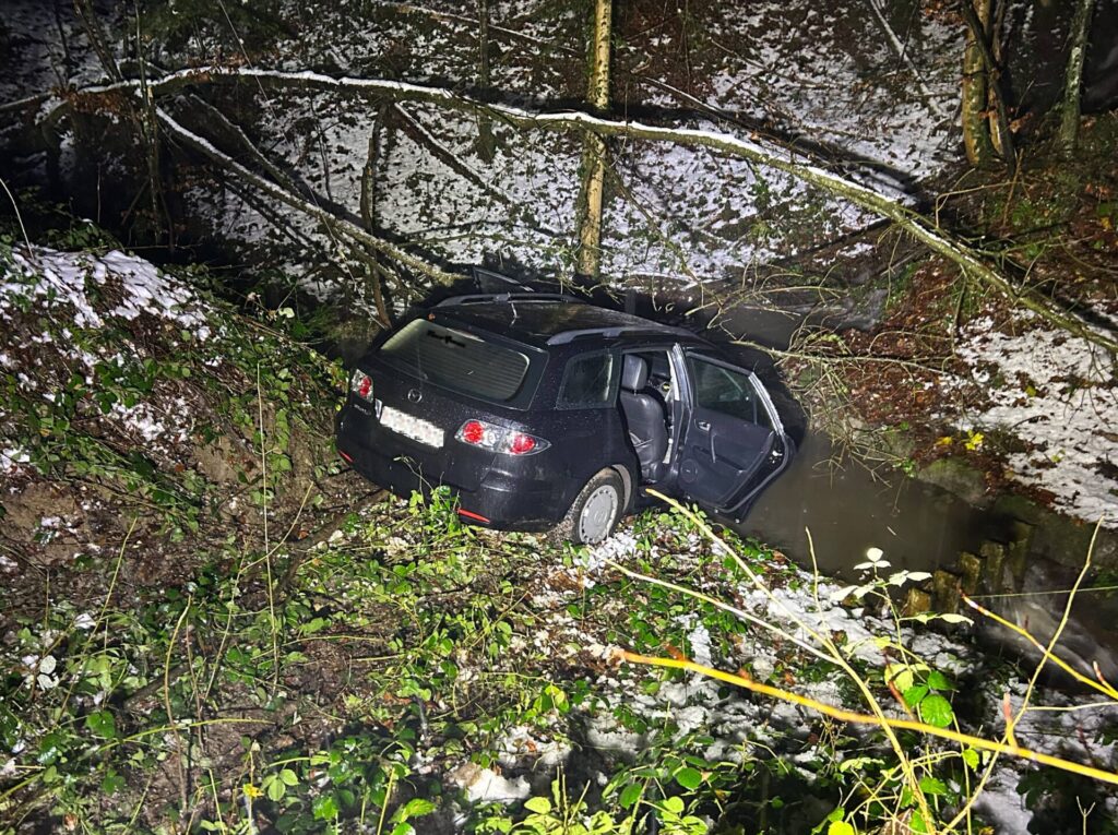 Märwil: Fahrunfähig im Bach gelandet 1. Dezember 2023 Ein fahrunfähiger Autofahrer verursachte in der Nacht zum Freitag in Märwil einen Selbstunfall. Es wurde niemand verletzt.