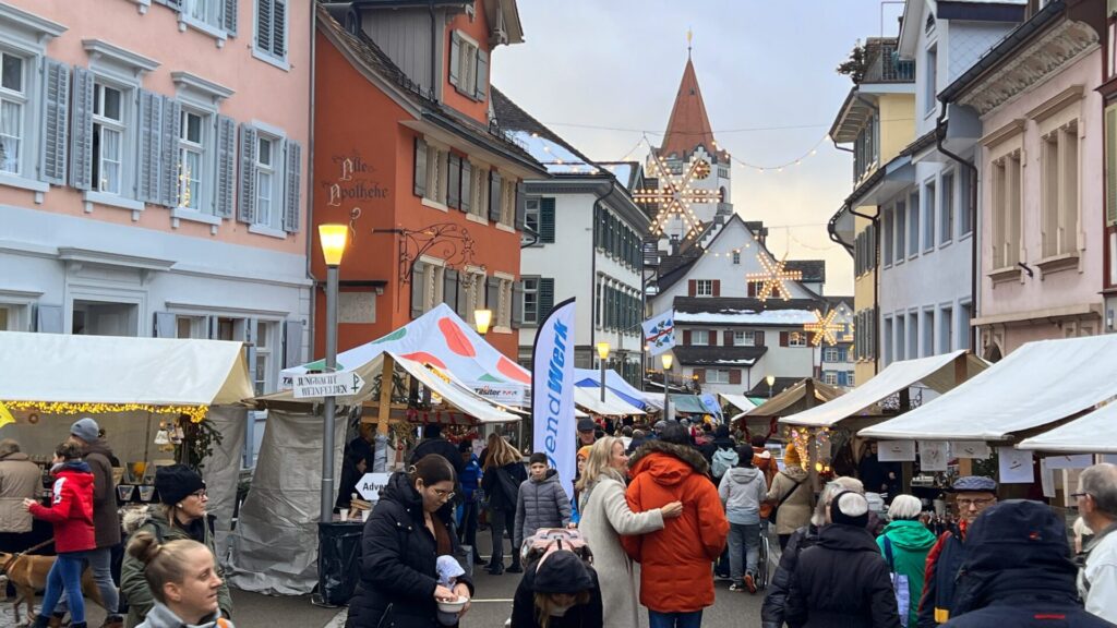Adventsmarkt Weinfelden: Festlicher Zauber trotzt dem Regen – Heute von 11 bis 18 Uhr erneut erleben