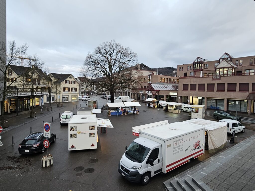 Der vielseitige Wochenmarkt auf dem Marktplatz Weinfelden begrüsst wieder seine Besucher. Jeden Freitag öffnet er von 8.00 bis 11.30 Uhr seine Tore
