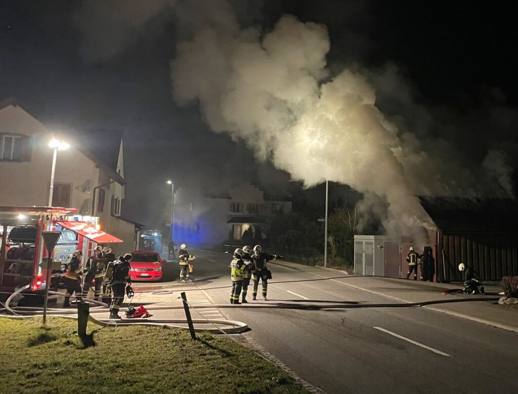 Bei einem Brand in einem Schuppen in Hugelshofen entstand am Montag Sachschaden. Verletzt wurde niemand.