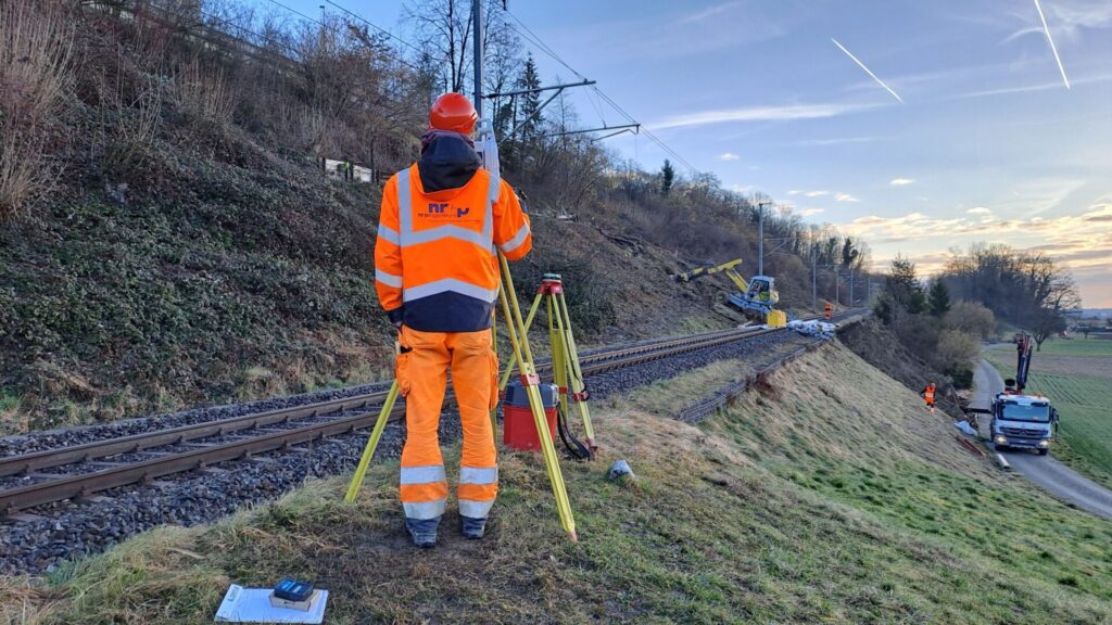 Überwachungsmessung Gleise SBB bei Rutschung in Weinfelden