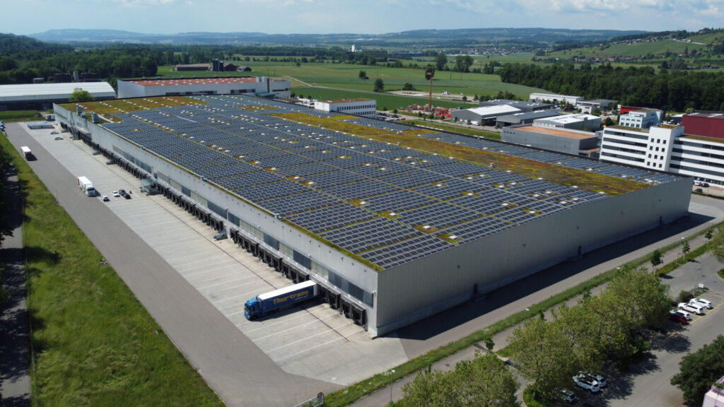 Die grösste PV-Anlage im Kanton Thurgau auf dem Dach des Lidl-Warenverteilzentrums in Weinfelden.