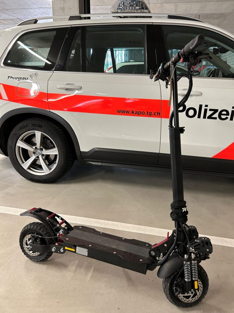 Das Elektro-Trottinett wurde sichergestellt. (Bild: Kantonspolizei Thurgau)