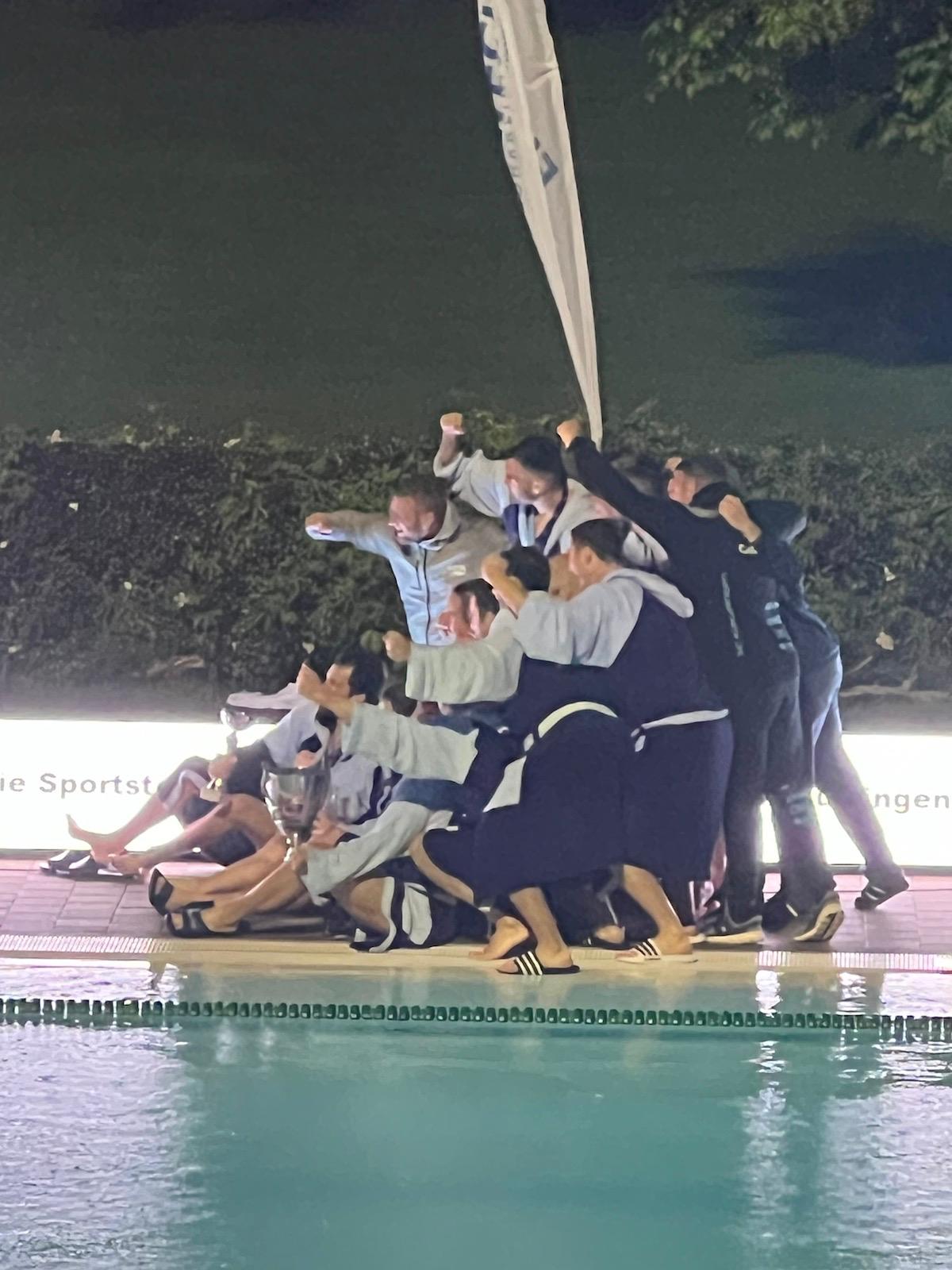 Die Kreuzlinger Wasserballer feiern den 11. Cupsieg! Nach einem souveränen gegen Genève Natation im Finale sicherten sie sich den vierten Titel in Folge 2024 00002