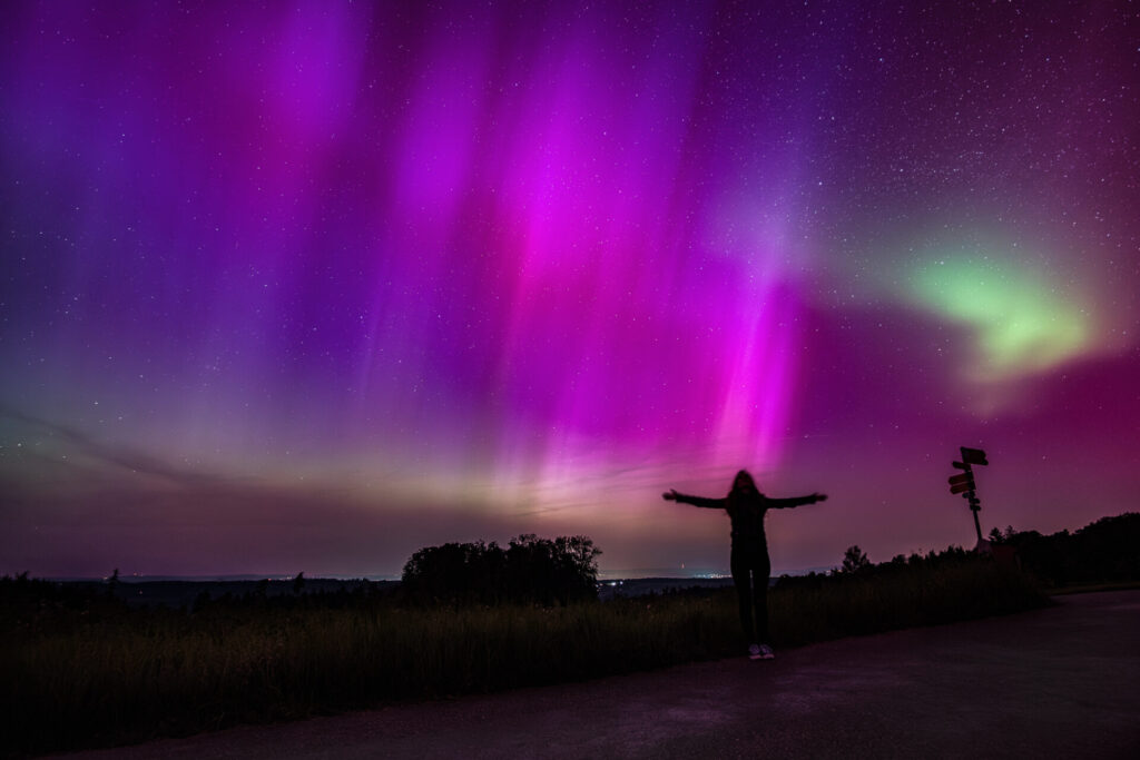 Nordlichter erhellen den Himmel über Weinfelden