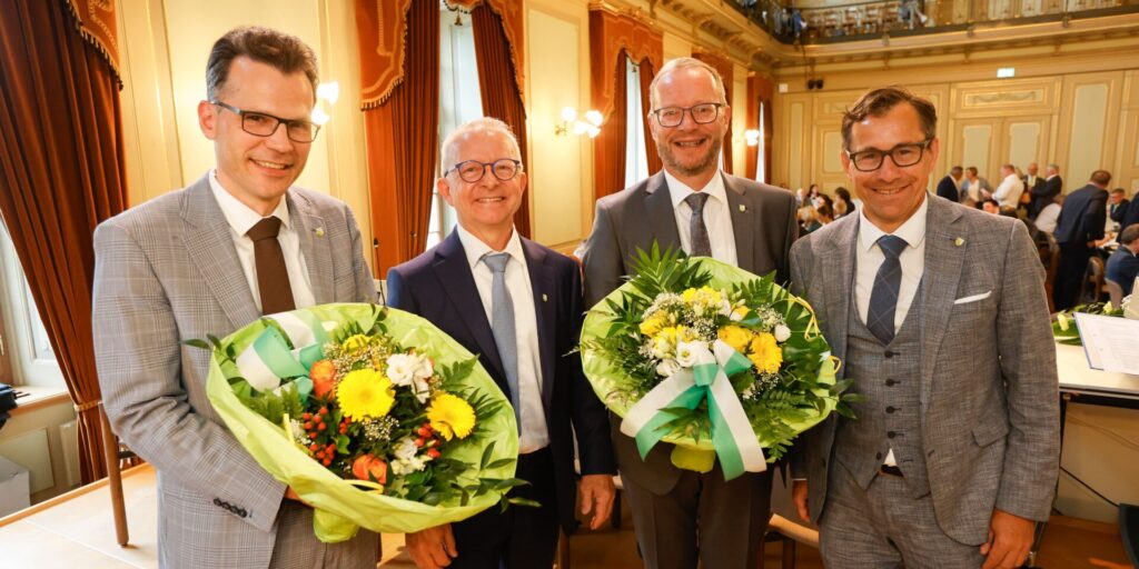 Die neu gewählten Präsidien (v. l.): Dominik Diezi, Vizepräsident des Regierungsrates, Grossratspräsident Peter Bühler, Regierungspräsident Walter Schönholzer und Grossratsvizepräsident René Walther.