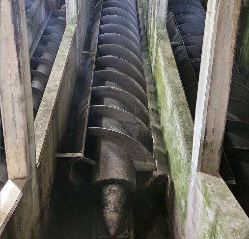 Blick ins Hebewerk Tannenwies- Grosse Archimedes-Schnecken-Pumpen befördern das Abwasser in höhere Lagen. (Bild- Stadt Weinfelden)