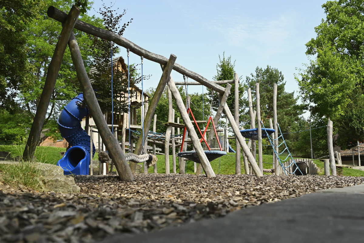Massnahmen für die Frühe Förderung: Im Bild der Spielplatz beim Schulhaus Schwärze. (Bild: Stadt Weinfelden)
