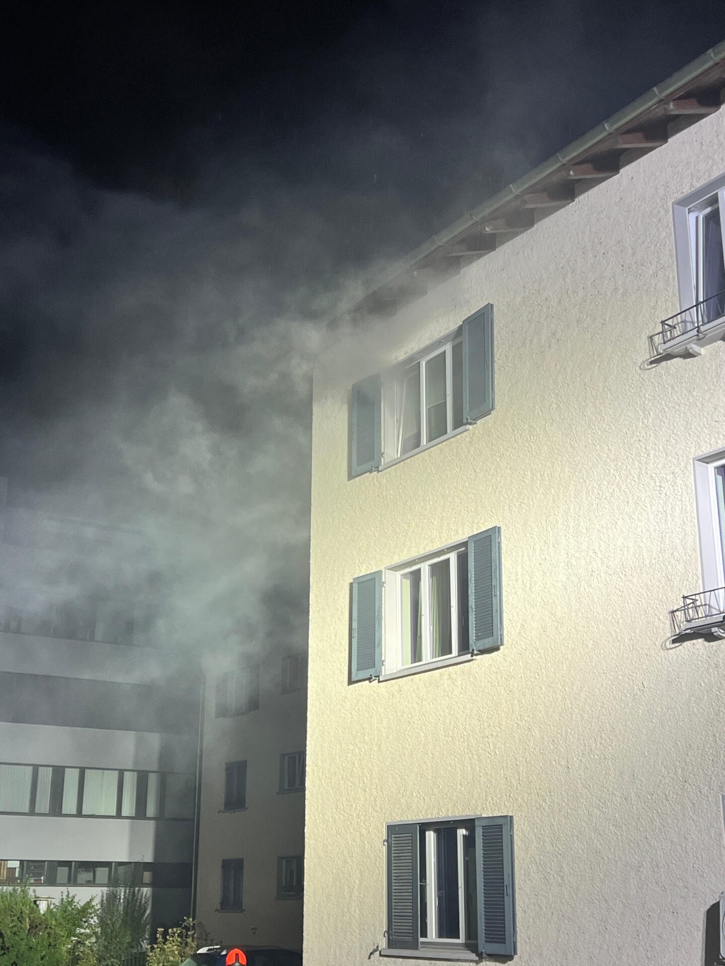 Nächtlicher Feuerwehreinsatz in Weinfelden Küchenbrand im Obergeschoss 00001