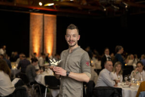 Thomas Schenk, Geschäftsleiter Gasthaus zum Trauben in Weinfelden, freut sich über die gewonnene CULINARIUM-Krone 2025 (Kategorie Gastronomie).