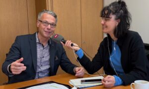 Daniel Wessner, Leiter Amt für Wirtschaft und Arbeit im Gespräch mit Wera Aegerter, SRF – Schweizer Radio und Fernsehen