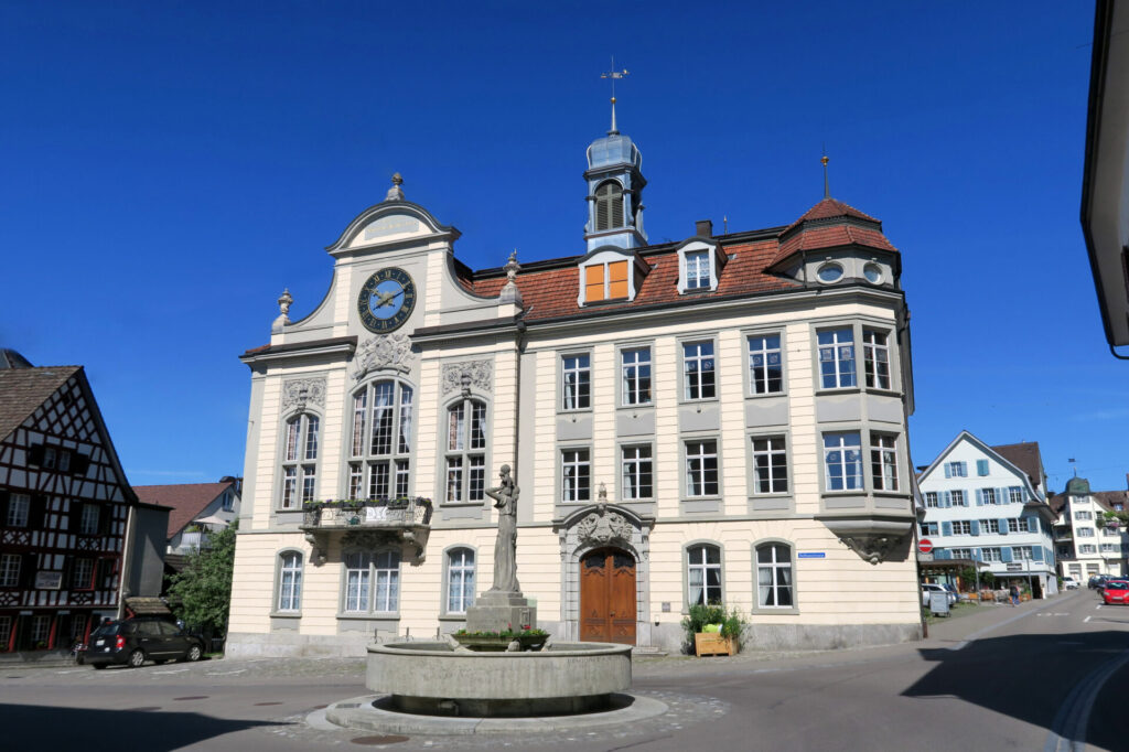 Rathaus von Weinfelden: Im März tagt hier wieder das städtische Parlament. (Bild: Stadt Weinfelden)
