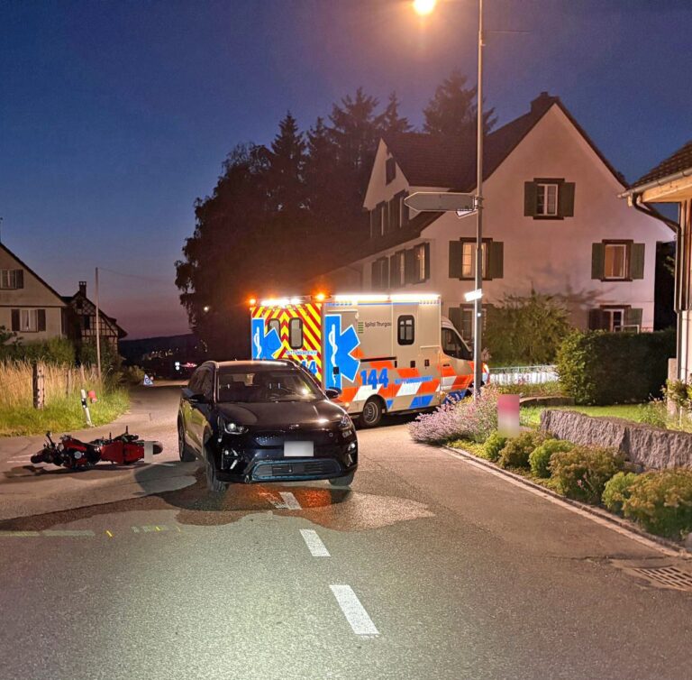 Der Motorradfahrer wurde leicht verletzt. (Bild: Kantonspolizei Thurgau)