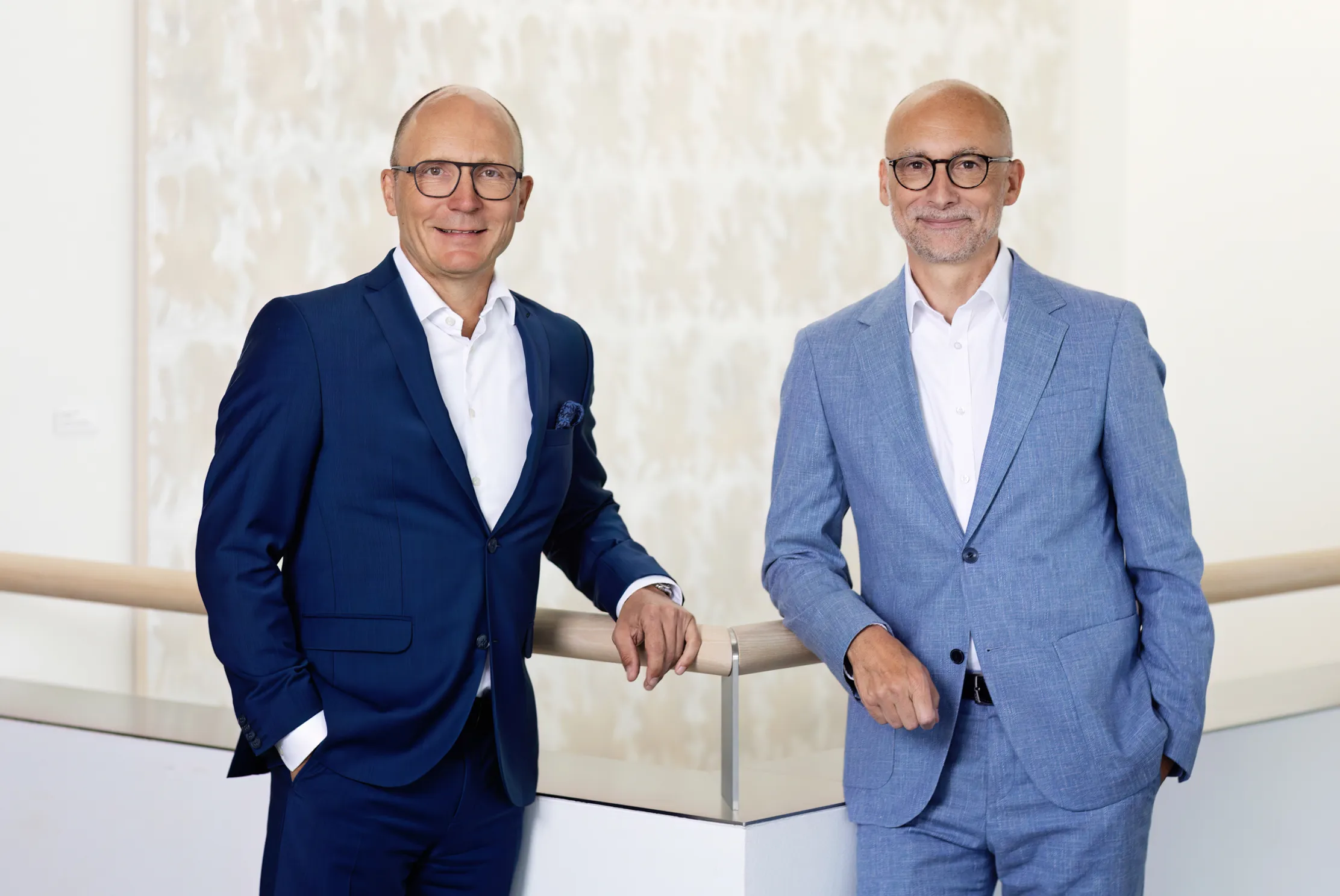 Thomas Koller, Vorsitzender der Geschäftsleitung, und Hanspeter Hutter, Leiter Bereich Finance & Risk, präsentierten das Halbjahresergebnis 2025 der TKB.