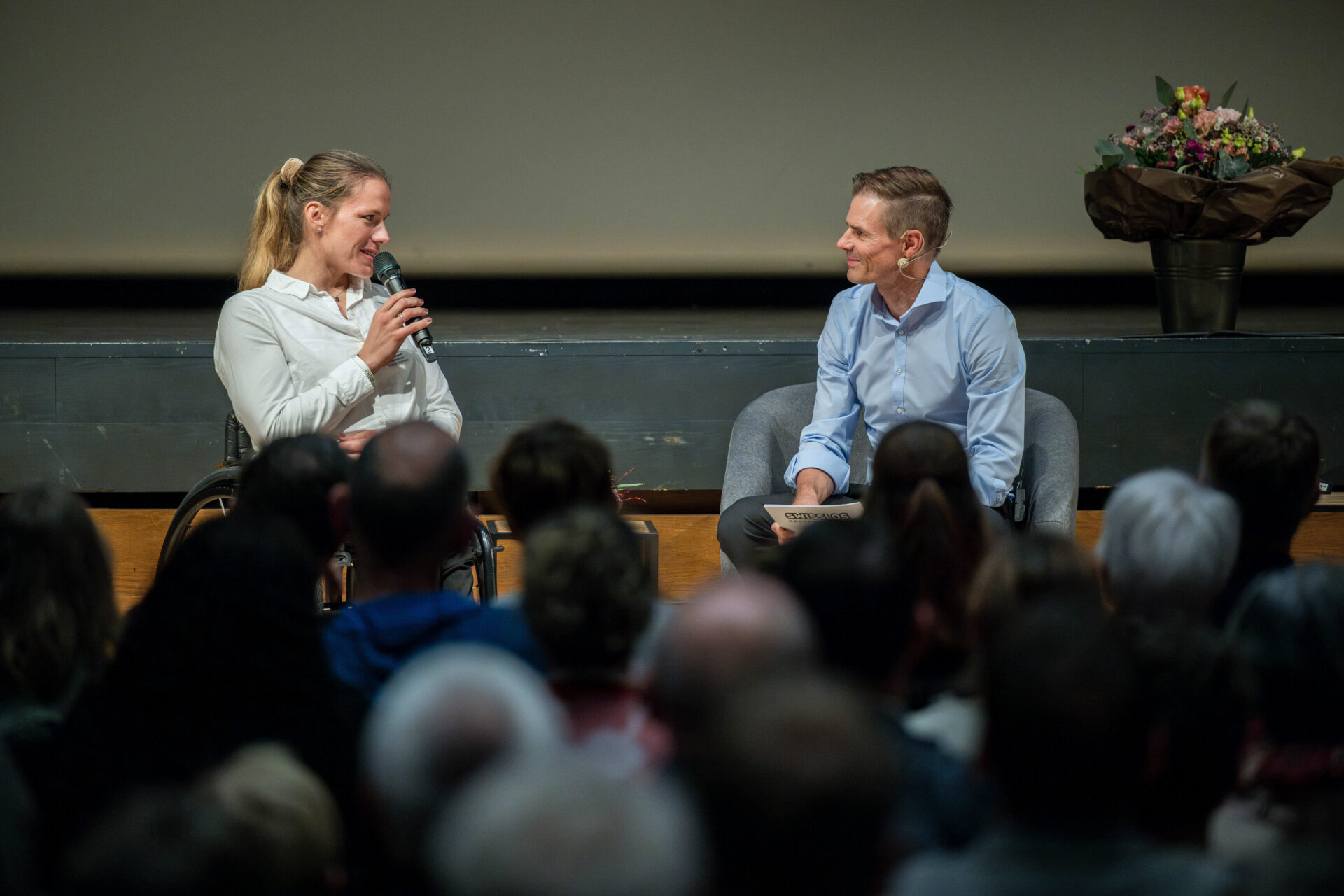 Catherine Debrunner und Martin Leemann im Gespräch an der Sportehrung plus 2024