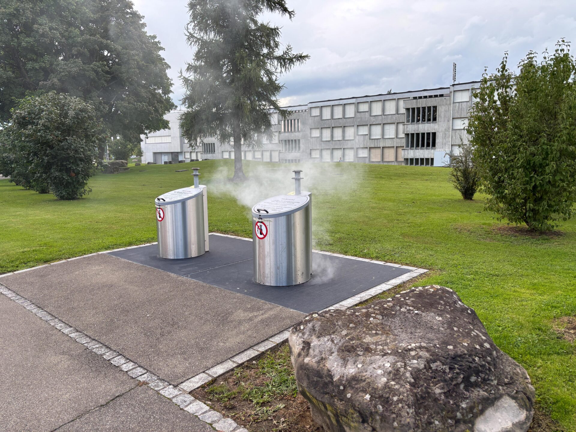 Die Feuerwehren mussten am 1. August dreimal wegen Bränden in Unterflurcontainern (hier Arbon) und einem Abfalleimer ausrücken.