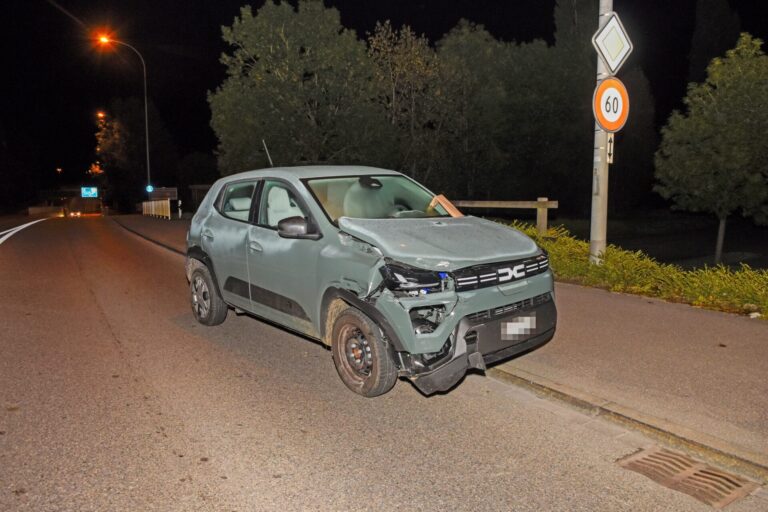 Der Tatverdächtige liess das entwendete Fahrzeug zurück. (Bild: Kantonspolizei Thurgau)