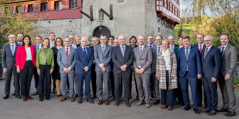 Die Regierungen der Ostschweizer Kantone trafen sich im Wasserschloss Hagenwil.