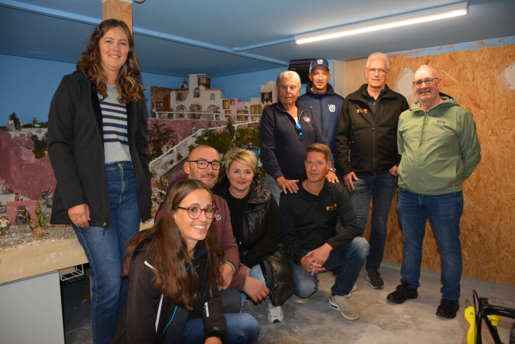 Anina Curau (OK Vollmondbar) Katja Pfister (Tagesfamilienverein), Roger Stalder (Kulturenfest), Mirjam Müller (OK Vollmondbar), Pasquale Russo (CCI), Michi Wiesli (OK Vollmondbar), Roberto Paredes (FC Weinfelden-Bürglen), Roland Wiesli (OK Vollmondbar), Claudio De Cicco (CCI). Aufgenommen vor der Krippe des CCI Weinfelden von Monika Wick