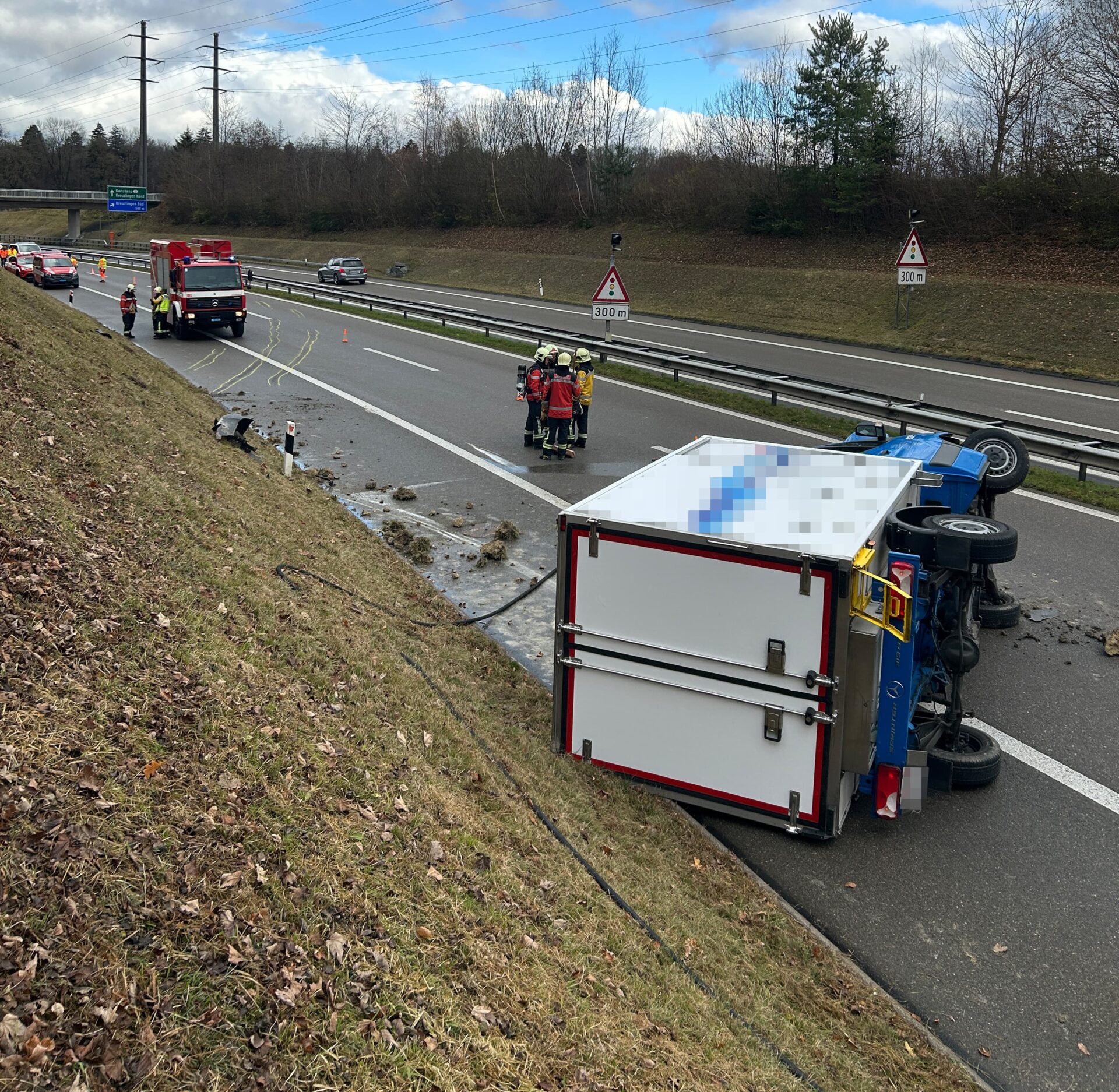 Der Chauffeur blieb beim Unfall unverletzt. (Bild: Kantonspolizei Thurgau)