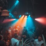 Ein Drink zum Start in die Feiertage – und dann rein in den Sound.