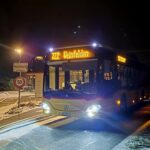 Im Schneetreiben zuverlässig unterwegs – Linienbusse fahren auch ohne Fahrgäste