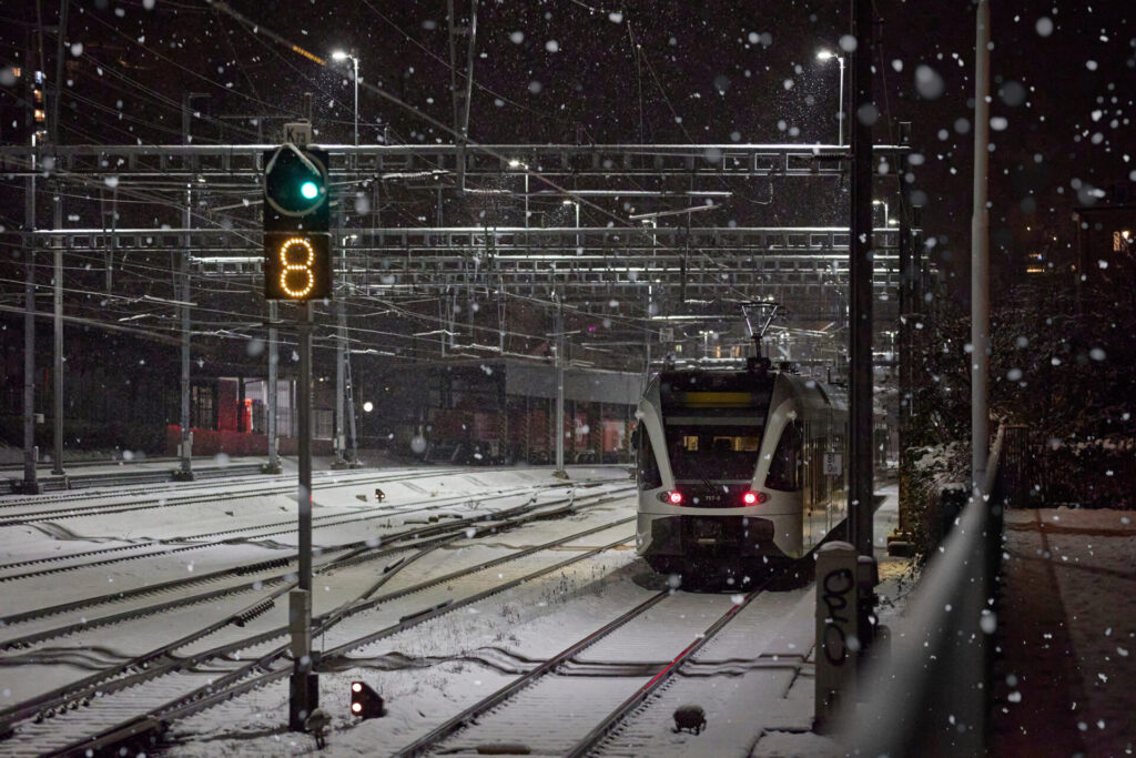 «Thurbo_Fahrplanwechsel_S14»: Thurbo bringt die Reisenden im grenzüberschreitenden Bodenseeraum bis Mitternacht im Halbstundentakt hin und zurück. Perfekt für einen schneereichen Weihnachtsmarktbesuch im Advent.